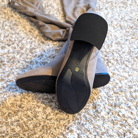 Liz Claiborne knee high Block Heel boot size 9 - Picture 3 of 4